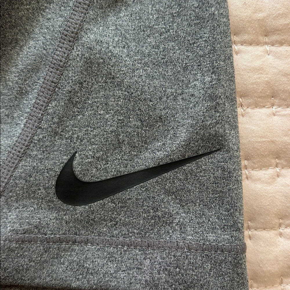 Nike Pros - Picture 4 of 5